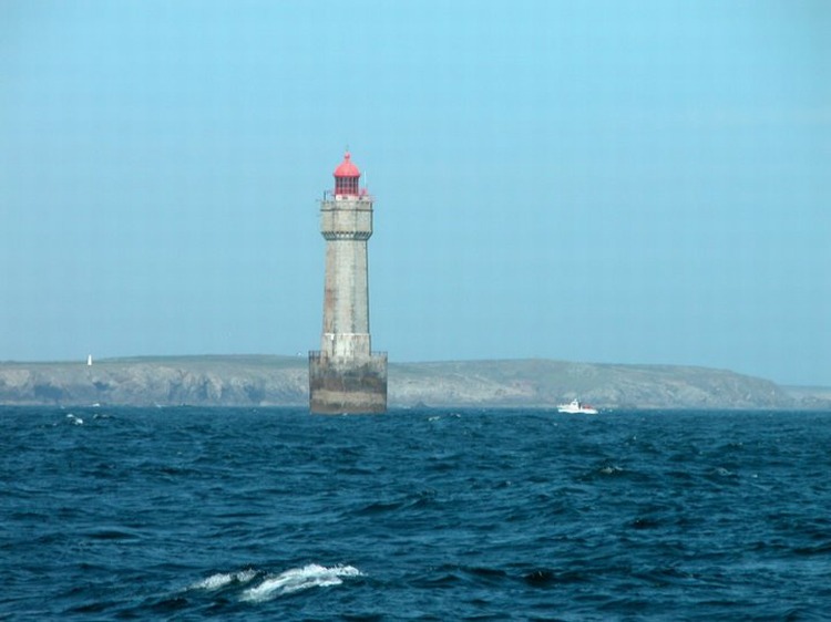 Le phare de la Jument au Sud Ouest de Ouessant