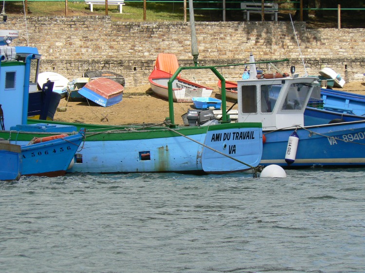 bateaux de pêche à Port Blanc.. Ami du travail